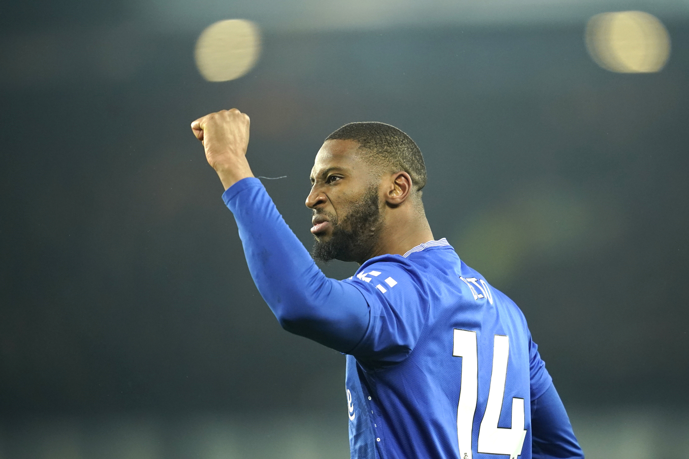 L'attaccante dell'Everton Beto esulta dopo aver segnato nel derby di Premier League contro il Liverpool Atalantalive.it